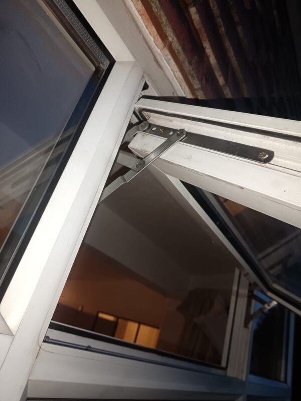 Window Hinges Replace - Image 2